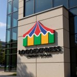 画像8: カラフルなサーカステントの楽しさロゴ (8)