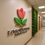 画像15: 咲き誇る花と葉、大地が示すのロゴ (15)