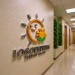 画像15: 笑顔の太陽と花のロゴ (15)