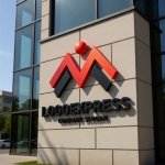 画像8: M字と人が融合した情熱的な成長ロゴ (8)