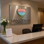 画像8: 聴診器と笑顔のハートが融合した医療ケアロゴ (8)