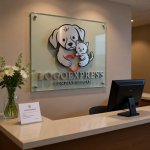 画像8: ハートを抱きしめる犬と猫のロゴ (8)