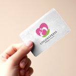 画像10: 親子の愛と成長を育むハートと芽のロゴ (10)