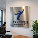 画像7: Tと人型がサポートと成長を示すロゴ (7)