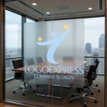 画像11: Tと人型がサポートと成長を示すロゴ (11)