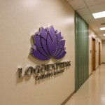 画像15: 蓮の花と人々が織りなす調和と成長のロゴ (15)