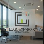 画像8: Cのモダンハウスとカラフルな窓のコミュニティロゴ (8)