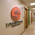 画像15: 桜の花びらが舞い上がるのロゴ (15)