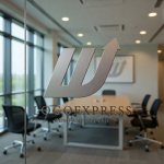 画像9: 上昇するWと矢印のロゴ (9)