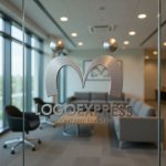 画像9: 絆と調和を象徴する「M」の人物ロゴ (9)