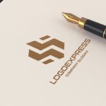 画像12: 幾何学的なS字型または「bY」の青いロゴ (12)