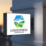画像9: 山、太陽、緑の大地で構成された自然の六角形のロゴ (9)