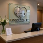 画像8: ハートの中で寄り添う犬と猫のロゴ (8)