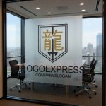 画像11: 「龍」の漢字と盾の力強いロゴ (11)