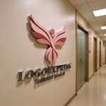 画像15: 翼を広げる人々の成長と優雅さのロゴ (15)