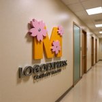 画像15: 桜の花が飾るM字のかわいいロゴ (15)