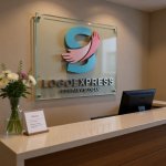 画像8: 手で包むS字の優しいケアロゴ (8)