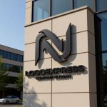 画像8: 「N」の文字の流れるようなラインが象徴する革新的なロゴ (8)