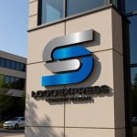 画像8: Sの流れる曲線と信頼のモダンロゴ (8)