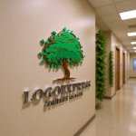 画像15: 豊かな緑の木が象徴する成長と生命力ロゴ (15)