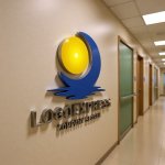 画像15: 太陽と月が水面に映る幻想的なロゴ (15)